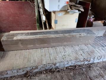 2 oude eiken balken beschikbaar voor biedingen