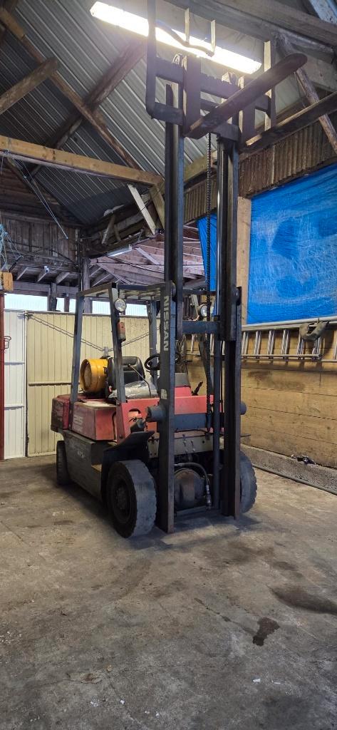 Élévateur  Nissan  25, Articles professionnels, Machines & Construction | Chariots élévateurs & Transport interne, Enlèvement