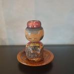 Leuke Kokeshi op een schoteltje, Antiek en Kunst, Verzenden