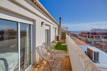Duplex penthouse bij de zee in Torrevieja beschikbaar voor biedingen