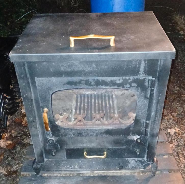 Houtkachel met nieuw rooster, Huis en Inrichting, Kachels, Zo goed als nieuw, Vrijstaand, Houtkachel, Hout, Ophalen