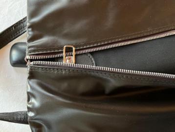  bruine kledingreistas beschikbaar voor biedingen