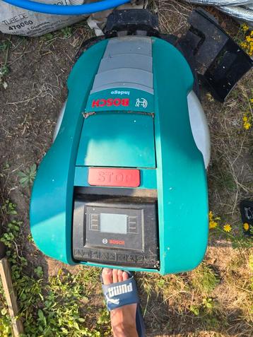 Bosch indego robot maaier werkt perfect voor grotere tuinen, Enlèvement, Comme neuf