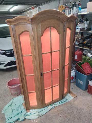 Vitrine  beschikbaar voor biedingen