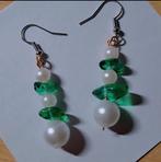 Witte en groene oorbellen, Handtassen en Accessoires, Oorbellen, Overige materialen, Hangers, Overige kleuren, Nieuw
