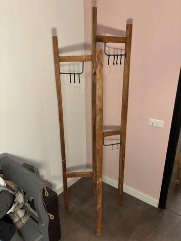 Stylish kapstok van hout, zgan beschikbaar voor biedingen