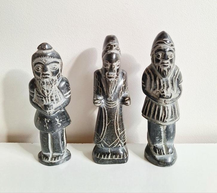 Drie oude oosterse spekstenen beeldjes, Antiek en Kunst, Kunst | Beelden en Houtsnijwerken, Ophalen of Verzenden
