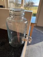 Glazen pot met kraantje, Ophalen