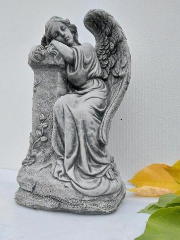  lourde statue de jardin ange reposant contre la colonne