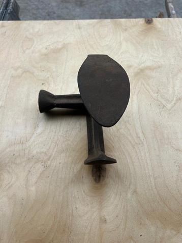 Vintage gietijzeren schoenmakersaambeeld beschikbaar voor biedingen