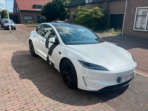 NEW Tesla MODEL 3 Performance 04/2025, Auto's, Tesla, Particulier, Model 3, Sportstoelen, Elektrisch, Wit, Zwart, Leder en Alcantara