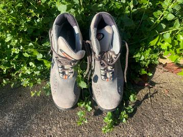 Chaussures de sécurité neuves pointure 42 beschikbaar voor biedingen