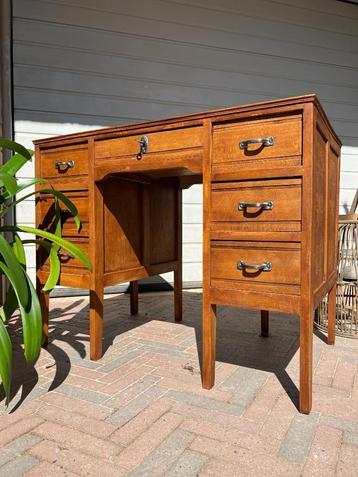 Kleine Antieke kinder bureau in Art deco/Art nouveau stijl beschikbaar voor biedingen