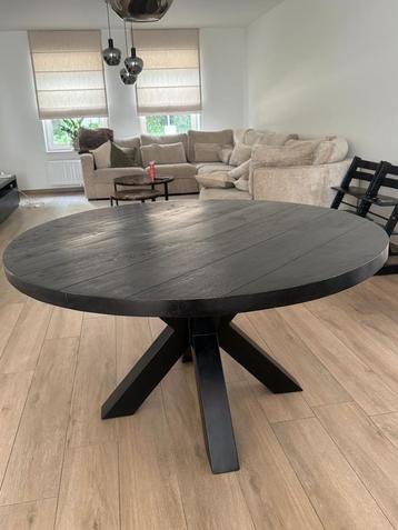 Te koop aangeboden: Stijlvolle ronde eettafel – zwart beschikbaar voor biedingen