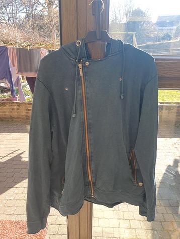 Gillet à capuche kaporal  beschikbaar voor biedingen