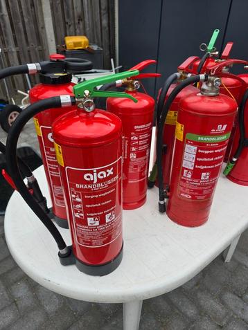 Oude Brandblusser brandblussers Vol en leeg € 10 per stuk


 beschikbaar voor biedingen
