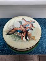 Ancienne boîte en métal "victoria3.1950.Rare. Britain.Muséum, Collections, Enlèvement ou Envoi, Utilisé, Autre, Autres marques