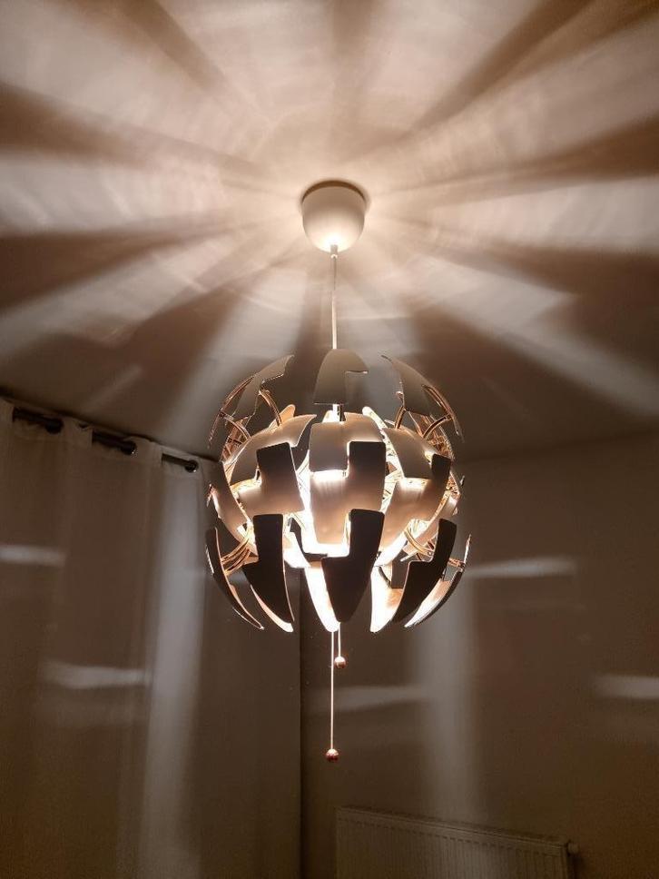 IKEA PS MASKROS hanglampen (2 stuks), Huis en Inrichting, Lampen | Hanglampen, Gebruikt, 50 tot 75 cm, Kunststof, Ophalen