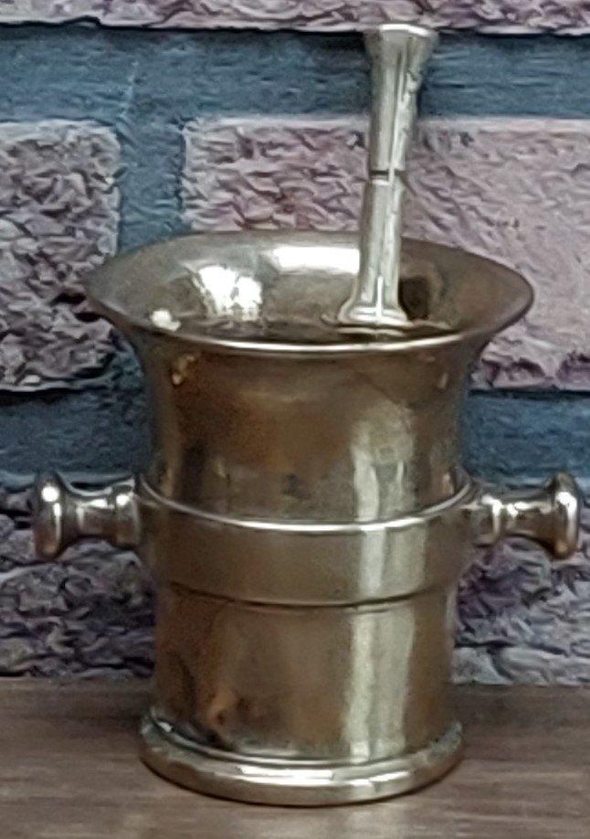 Messing mortier – Originele stamper & patina - 17/18 E, Antiek en Kunst, Antiek | Brons en Koper, Brons, Ophalen