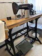 Naaimachine Bernina op tafel, Ophalen, Naaimachine, Bernina
