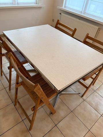 Tafel 4 tot 8 personen beschikbaar voor biedingen