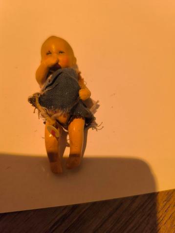 Ancien mini poupon en porcelaine, Enlèvement ou Envoi