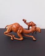 Twee handgemaakte dromedarissen in leder Libertystijl, Antiek en Kunst, Ophalen of Verzenden