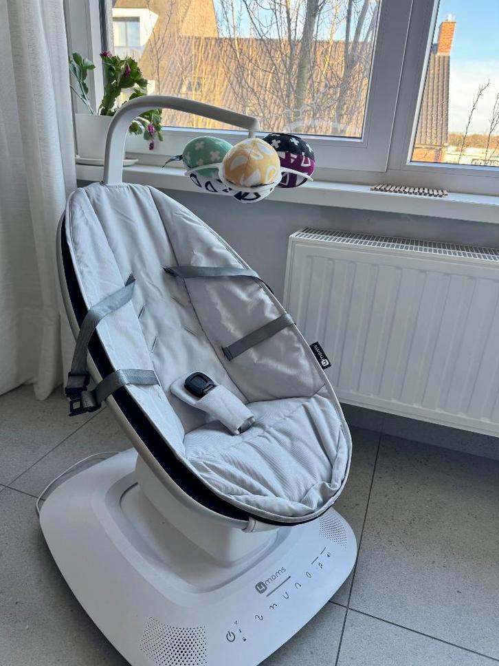 Balançoire pour bébés et chaise électrique 4moms, Enfants & Bébés, Relax bébé, Comme neuf, Siège de balançoire, Autres marques