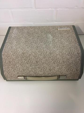 Vintage platenspeler Philips beschikbaar voor biedingen