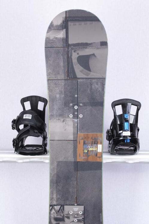 ② Snowboard 134 cm pour enfants BURTON PROCESS SMALLS, FLAT/RO