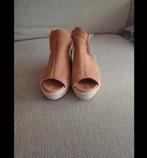 Sleehak sandalen, Beige, Ophalen of Verzenden, Zo goed als nieuw, Mikaela