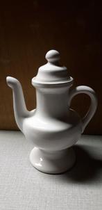 Witte koffiekan in aardewerk, Ophalen