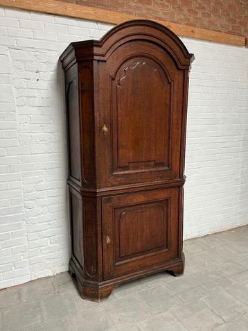 Antieke kast eik. beschikbaar voor biedingen