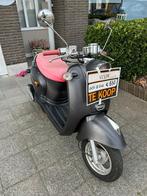 PINK & mat grijze scooter B-klasse!!  Uniek, Fietsen en Brommers, Ophalen, Zo goed als nieuw