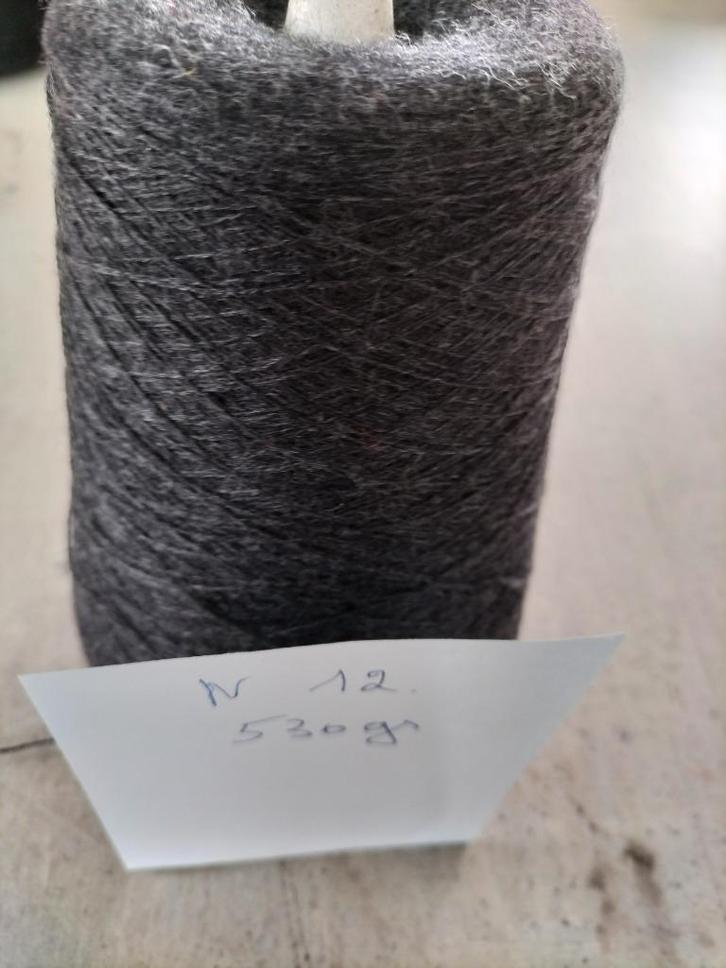Grijze wollen kegel nr. 12 (530 gr)., Hobby en Vrije tijd, Breien en Haken, Ophalen of Verzenden