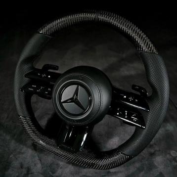 Volant complet en carbone Mercedes Dragonfly disponible aux enchères