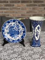 Bord en vaas Delft blauw 1037 en Boch, Antiquités & Art, Enlèvement ou Envoi
