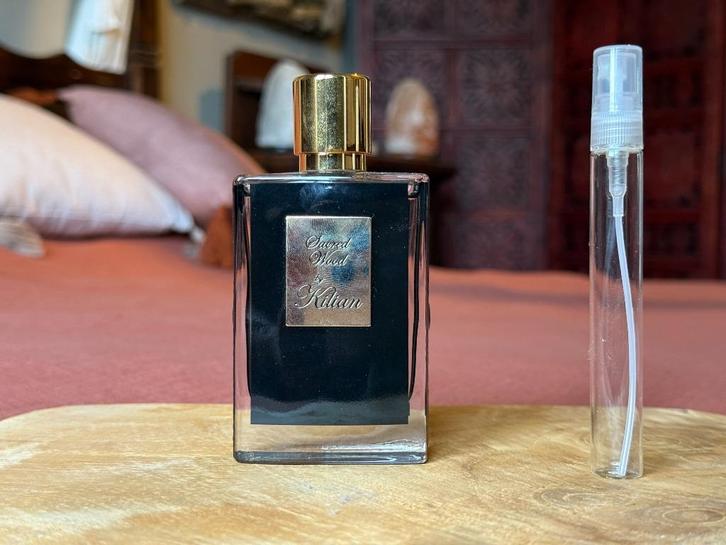 Kilian - Sacred wood sample/decant, Handtassen en Accessoires, Uiterlijk | Parfum, Zo goed als nieuw, Ophalen of Verzenden