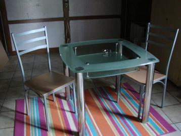 design glazen tafel met 2 stoelen