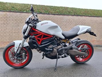 Ducati Monster 821 en parfait état avec garantie disponible aux enchères