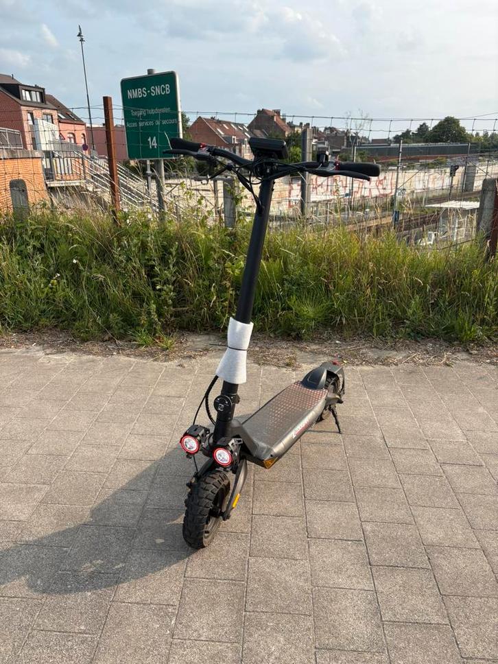 Elektrische scooter: Zwheel T8 Z Cougar, Fietsen en Brommers, Steps, Zo goed als nieuw, Elektrische step (E-scooter), Ophalen