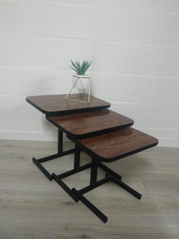 Set vintage midcentury bijzettafeltjes | Sidetables  beschikbaar voor biedingen