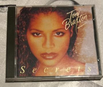Cd Tony Braxton ‘Secrets’ beschikbaar voor biedingen