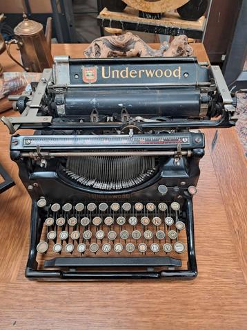 Vintage oude underwood typemachine  beschikbaar voor biedingen