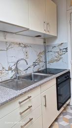 Klein appartement op de 4e verdieping zonder lift., Immo