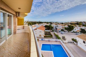 Verzorgd appartement met zwembad bij het strand in  La Zenia beschikbaar voor biedingen