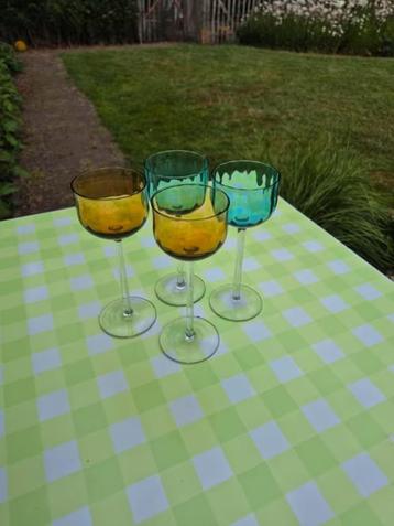 Verres à vin colorés anciens, Enlèvement