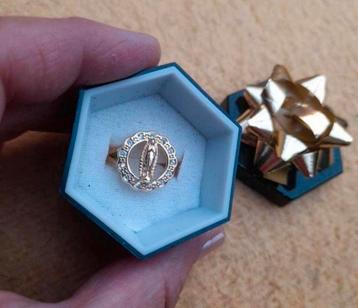 Prachtige vergulde religieuze ring met crystals maat 55-56 beschikbaar voor biedingen