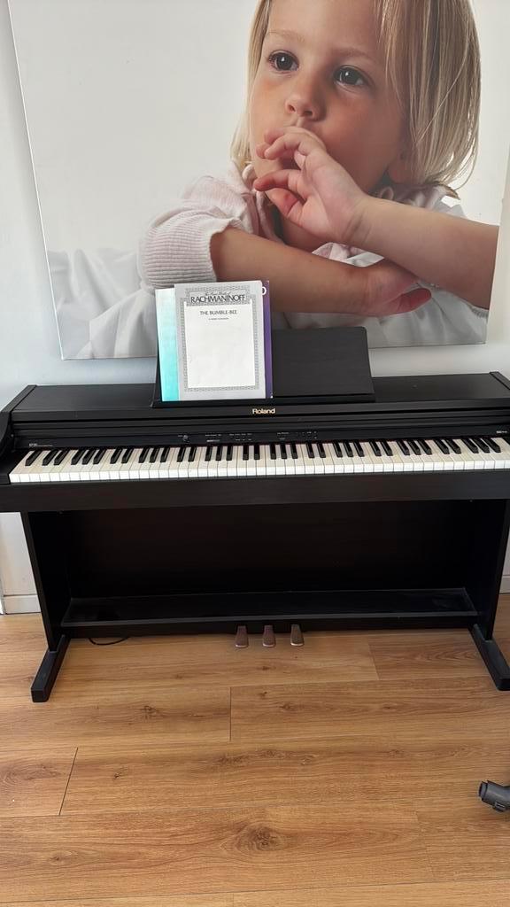 Roland  RP201 digitale Piano, Musique & Instruments, Pianos, Piano, Enlèvement