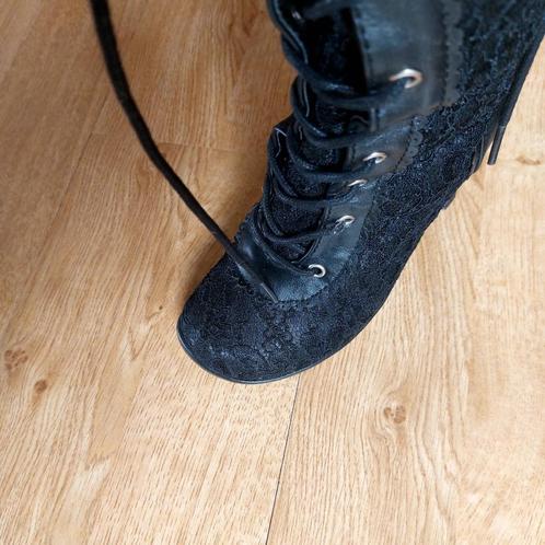 Botte lolita gothique haute pour femme en dentelle noire, Kleding | Dames, Schoenen, Gedragen, Hoge laarzen, Zwart, Ophalen